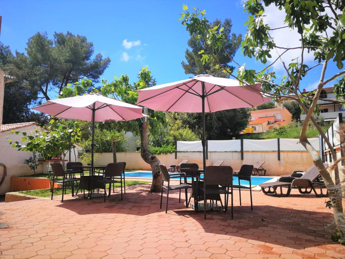 Apartments Bilic With Garden & Swimming Pool - 50M From The Beach Pjescana Uvala Zewnętrze zdjęcie