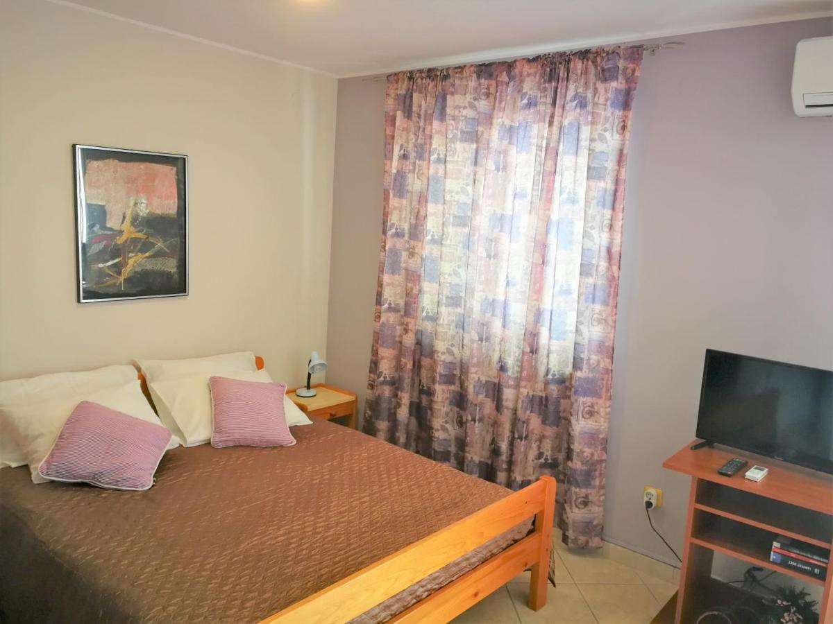 Apartments Bilic With Garden & Swimming Pool - 50M From The Beach Pjescana Uvala Zewnętrze zdjęcie